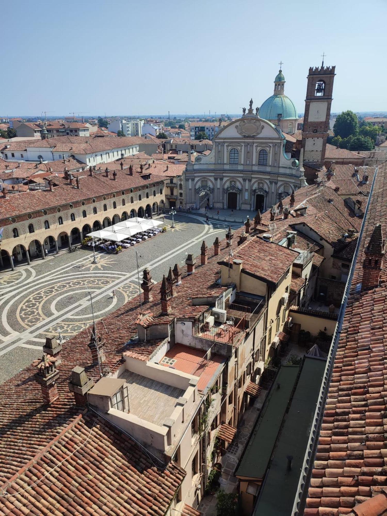 Il Castello Delle Dame - Il Maschio Apartment Vigevano Bagian luar foto
